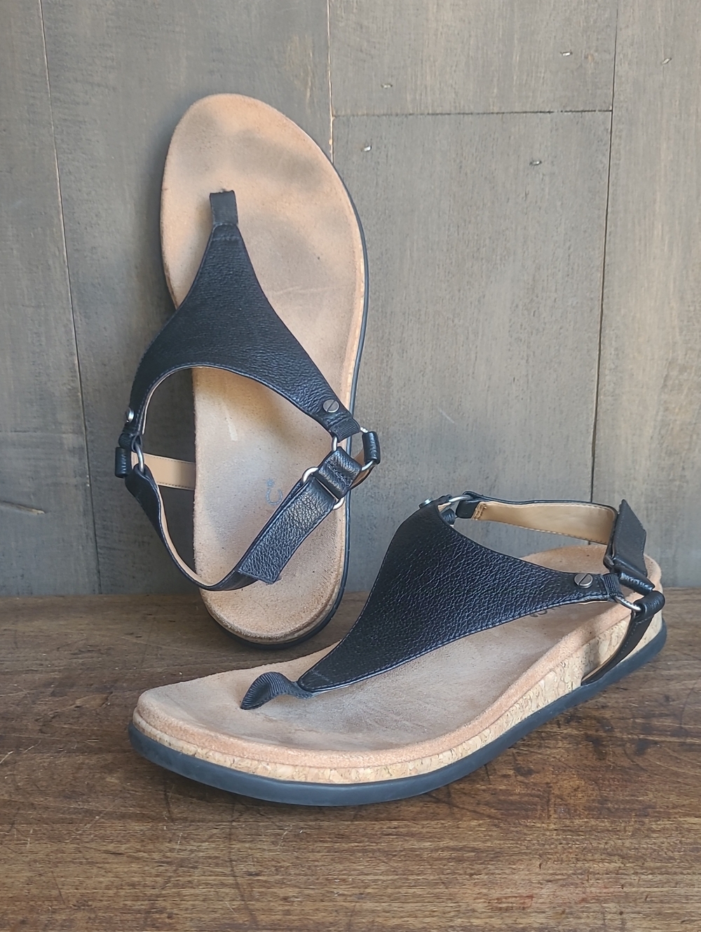 Vionic Sandals Women's sz 8.5 Kirra II Black Leather Sandal w/Toe Post & Heel St